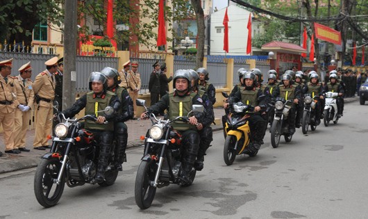 Cảnh sát Hải Phòng ra quân thực hiện nhiệm vụ bảo vệ an ninh trật tự năm 2016 (Hình:anhp.vn)