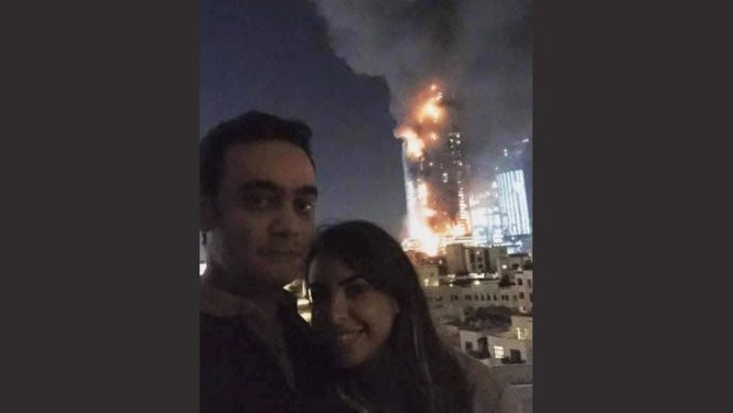 Bức ảnh selfie của cặp đôi bị chỉ trích trên mạng xã hội - Ảnh: Metro