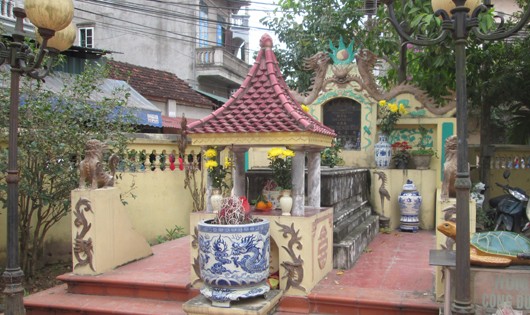 Ngôi mộ ở làng An Định.