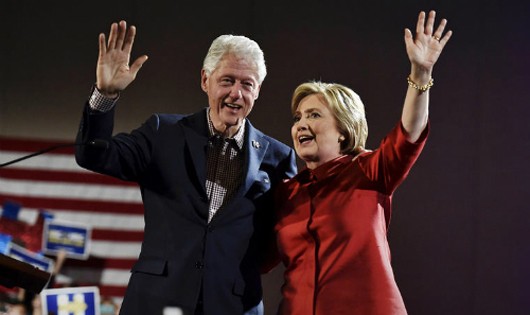 Bà Hillary Clinton và chồng bà, Bill Clinton. Ảnh: Reuters