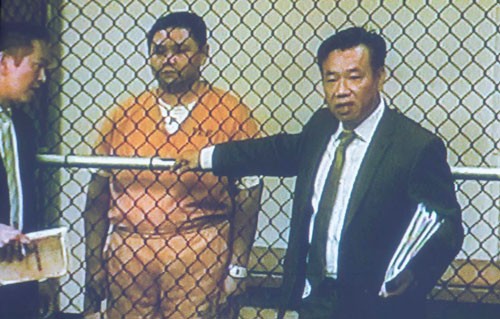 Minh Béo và luật sư Đỗ Phủ trong phiên luận tội trước đó. Ảnh OC Register