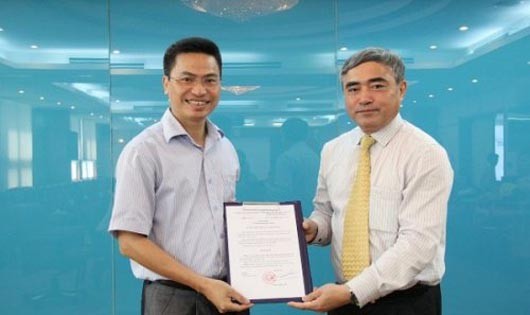 Thứ trưởng Bộ TT&TT Nguyễn Minh Hồng trao Quyết định bổ nhiệm cho ông Phạm Quang Hưởng