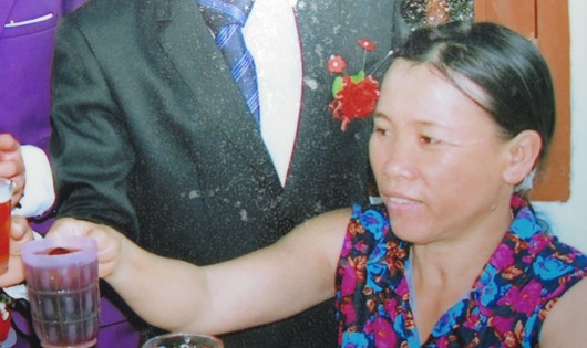 Bà Anh trong một lần dự tiệc cưới vào tháng 4/2016