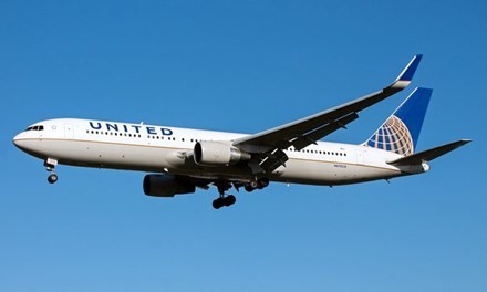 Boeing 767-300 rơi tự do khi đến Pháp