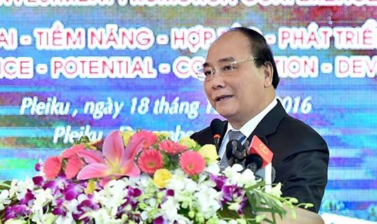 Thủ tướng Nguyễn Xuân Phúc phát biểu tại hội nghị xúc tiến đầu tư vào tỉnh Gia Lai 