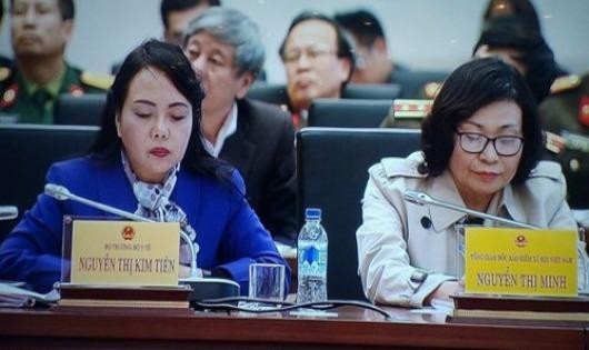 Bà Nguyễn Thị Kim Tiến và Nguyễn Thị Minh tại phiên họp.