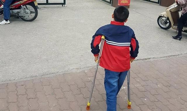 Học sinh bị gãy chân ở trường Nam Trung Yên bị tổn hại tới 32% sức khỏe