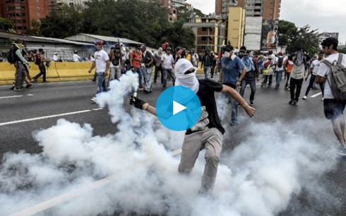 Biểu tình, bạo động khiến hàng chục người thiệt mạng ở Venezuela