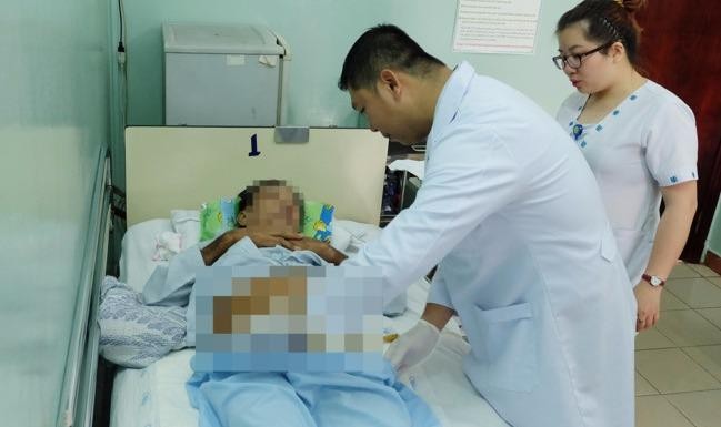 Bệnh nhân được chăm sóc sau phẫu thuật tại Bệnh viện Đại học Y dược