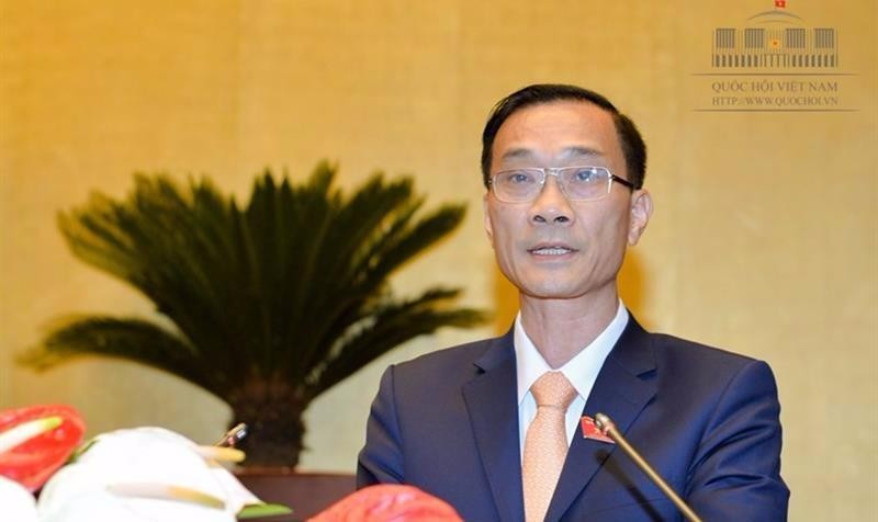 Chủ nhiệm Ủy ban Kinh tế Vũ Hồng Thanh trình bày báo cáo thẩm tra