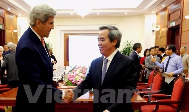  Trưởng ban Kinh tế Trung ương tiếp nguyên Ngoại trưởng Mỹ John Kerry, ngày 20/6. (Ảnh: Ban KTTW)