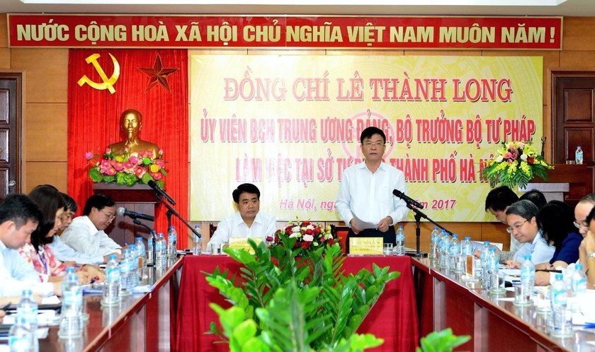 Bộ trưởng Lê Thành Long phát biểu trong chương trình làm việc tại Sở Tư pháp Hà Nội.