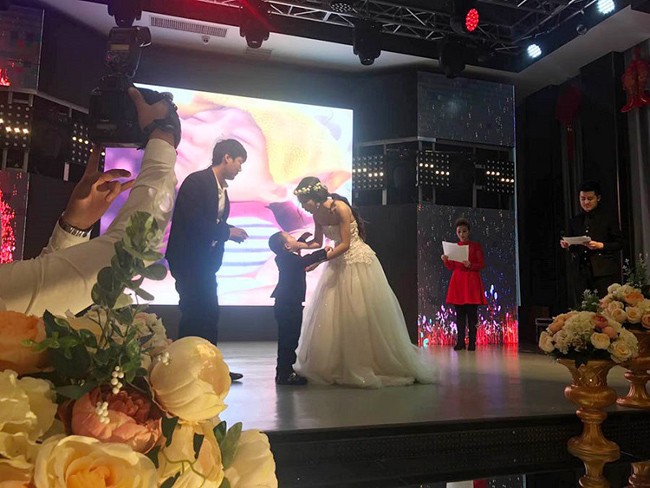 Cậu bé 4 tuổi bị ung thư được tổ chức 'đám cưới' với mẹ