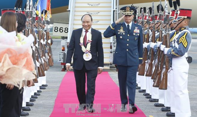 Thủ tướng Nguyễn Xuân Phúc đến Philippines bắt đầu tham dự ASEAN-31