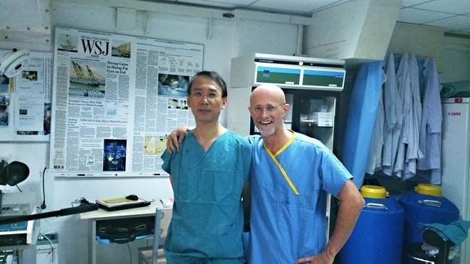 Bác sĩ Trung Quốc Ren Xiaoping và bác sĩ Ý Sergio Canavero là hai người đứng đằng sau ca phẫu thuật ghép đầu người trên xác chết hồi giữa tháng 11
