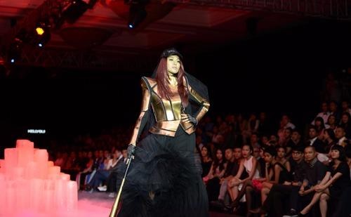 Thanh Hằng tại Elle Fashion Show Xuân – hè 2012.