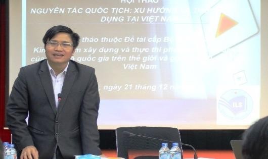  Viện trưởng Nguyễn Văn Cương phát biểu tại Hội thảo.