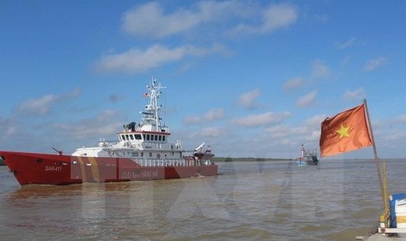 Nỗ lực tìm kiếm 13 ngư dân mất tích trên vùng biển Vịnh Bắc Bộ
