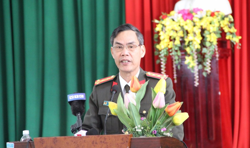 Đại tá Nguyễn Thế Lực – Phó giám đốc Công an tỉnh Đắk Lắk xin lỗi ông Nguyễn Lâm Sáu và gia đình, người thân