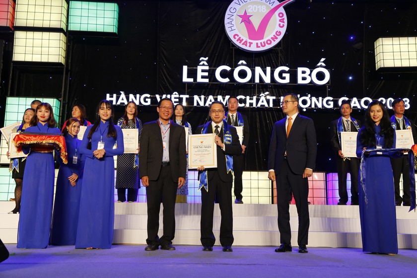  Ông Ni Chih Hao - Phó Tổng Giám đốc thường trực Vedan Việt Nam nhận danh hiệu HVNCLC.