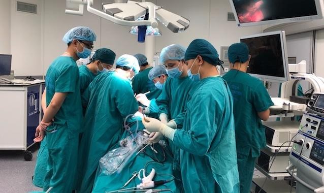 Bác sĩ Nhật Bản và Việt Nam phối hợp thực hiện thành công ca mổ khối u phổi