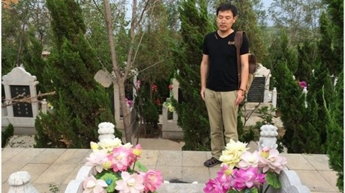 Wang Jiannan, người có chị và mẹ đã gia nhập giáo phái Tia chớp phương Đông. Ảnh: BBC