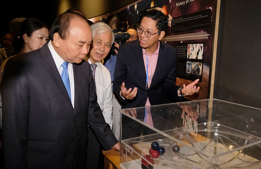 Thủ tướng Nguyễn Xuân Phúc thăm Trung tâm quốc tế Khoa học và Giáo dục liên ngành 