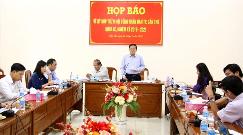 Ông Nguyễn Thành Đông – Phó Chủ tịch HĐND TP Cần Thơ thông tin về chương trình dự kiến kỳ họp thứ 9 HĐND TP khóa IX, nhiệm kỳ 2016-2021.
