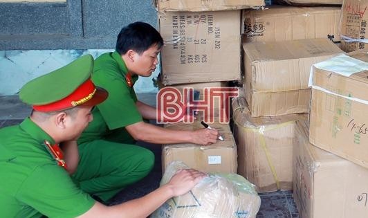 Công an Can Lộc bắt giữ lượng lớn hàng hóa không rõ nguồn gốc