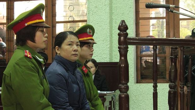 Hoàng Thị Vấn trong một phiên tòa năm 2012.
