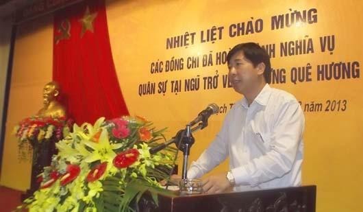 Ông Kiều Hoàng Tuấn, Phó Chủ tịch UBND huyện Thạch Thất ký văn bản trả lời dân có nội dung sai sự thật. Ảnh TL