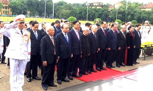 Các đồng chí lãnh đạo Đảng, Nhà nước viếng Chủ tịch Hồ Chí Minh - Ảnh: VGP/Nguyễn Hoàng