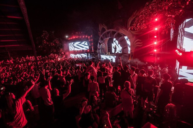 Lễ hội âm nhạc điện tử "Trip to the Moon" ở công viên nước hồ Tây (Hà Nội).