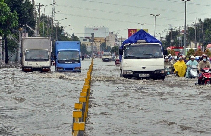 Đường Kinh Dương Vương thường xuyên bị ngập nước