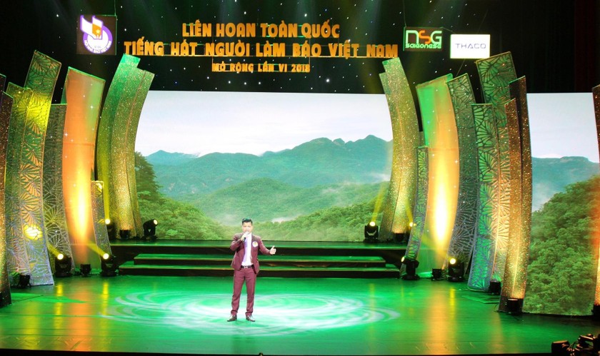 Tiết mục của thí sinh Huy Tuấn đến từ báo Pháp luật Việt Nam tại đêm thi