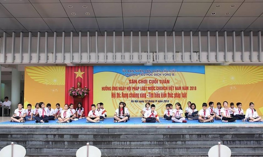Học sinh tiểu học cũng hào hứng hưởng ứng ngày Pháp luật Việt Nam