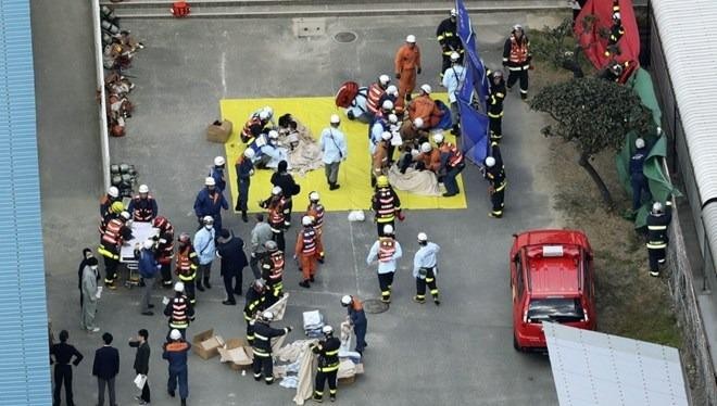 Hàng chục học sinh nhập viện do cháy bếp ăn trường học