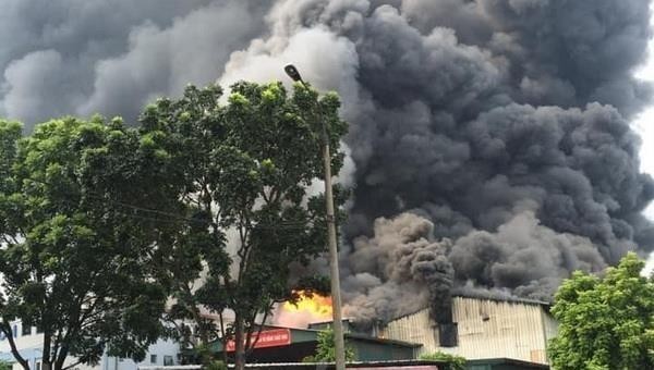 Đang cháy lớn tại KCN Sài Đồng gần Aeon Mall Long Biên