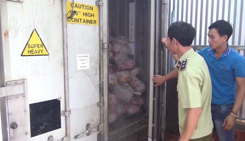 Phát hiện lượng lớn thịt nhiễm dịch tả lợn Châu Phi tại cơ sở sản xuất giò chả