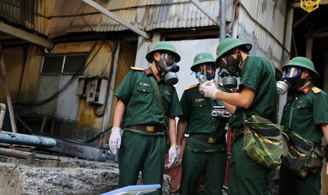 Chủ tịch Thành phố Hà Nội cũng đề nghị Bộ Tư lệnh Hóa học - Bộ Quốc phòng hướng dẫn, giám sát toàn bộ quá trình thu gom, xử lý chất thải do vụ cháy để lại.