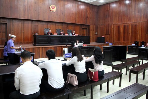 Hoãn phiên tòa phúc thẩm vụ ly hôn của vợ chồng Chủ tịch Trung Nguyên