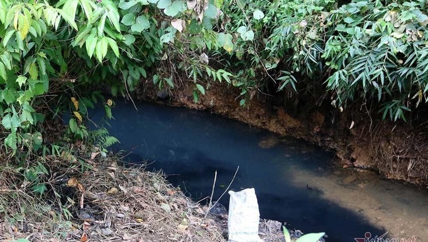 Công an triệu tập hai người trong vụ đổ dầu ô nhiễm nước sông Đà