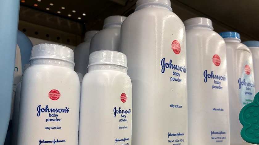 Johnson & Johnson thu hồi 33.000 sản phẩm có chất gây ung thư