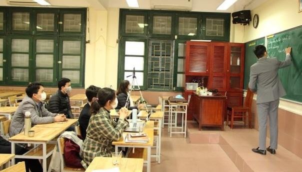 Giáo viên trường THCS&THPT Nguyễn Tất Thành chuẩn bị bài giảng online ứng phó với dịch Covid-19. (Ảnh http://www.ntthnue.edu.vn/)