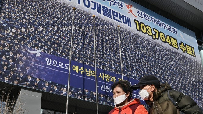 Hàn Quốc vượt ngưỡng 1000 người mắc covid-19, thêm 1 ca tử vong là thành viên giáo phái