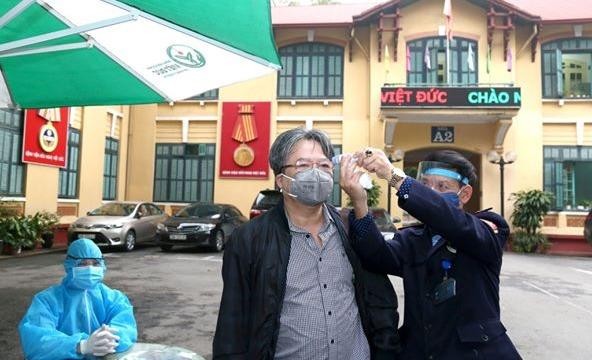 Bệnh viện Việt Đức kiểm tra sức khỏe người vào bệnh viện. (ảnh: http://benhvienvietduc.org/)