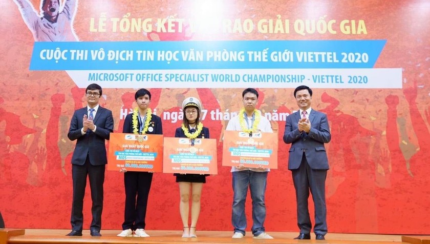  3 Tân Đại sứ đại diện cho Việt Nam tranh tài tại Vòng chung kết Thế giới.