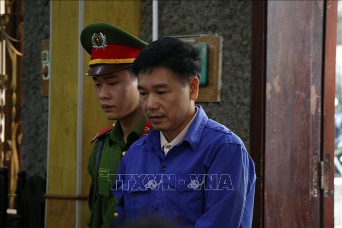 Bị cáo Trần Xuân Yến (nguyên Phó Giám đốc Sở giáo dục và Đào tạo tỉnh Sơn La) tại phiên tòa. Ảnh TTXVN