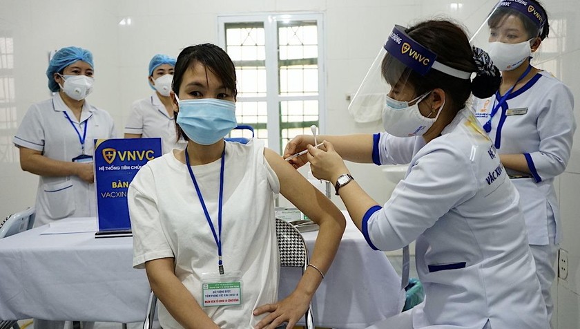 Chưa thấy phản ứng phụ từ số người tiêm vaccine phòng COVID-19 đầu tiên ở Việt Nam
