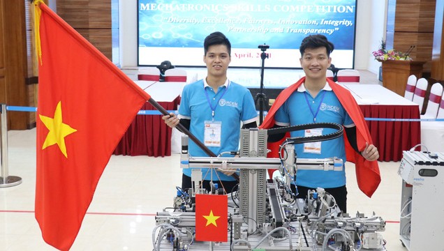 l Hai thành viên đội tuyển Việt Nam chiến thắng tại Cuộc thi Kỹ năng nghề Cơ điện tử online Châu Á - Thái Bình Dương.